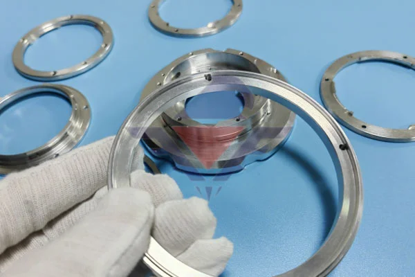 Usinage optique CNC et composants