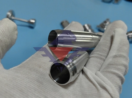 Connecteurs de précision fabriqués par Falcon Swiss Screw Machining Service