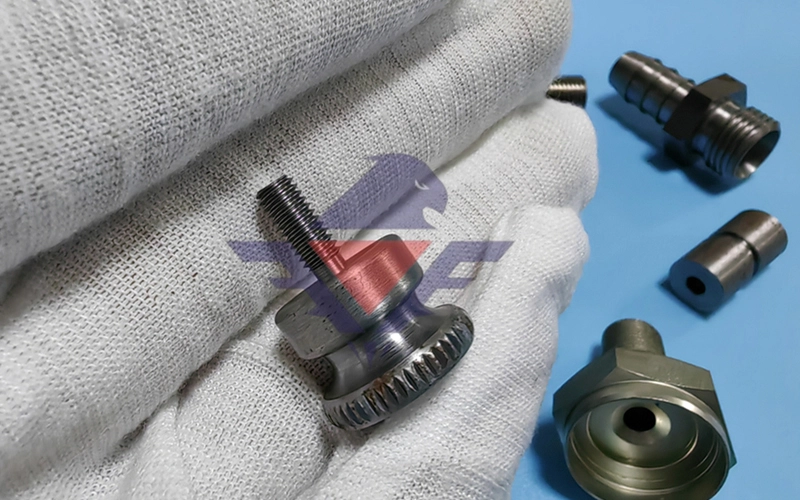 Nos services d'usinage sur tour suisse CNC