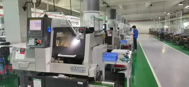 Machines à décolleter suisses CNC : historique, fonctionnement et avantages
