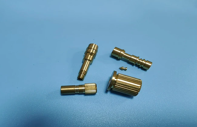 fixations filetées sur mesure