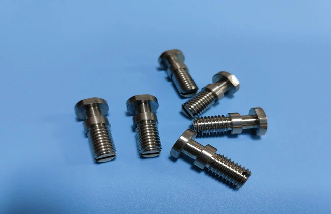 écrous CNC de précision