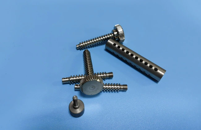 vis de précision conductrices