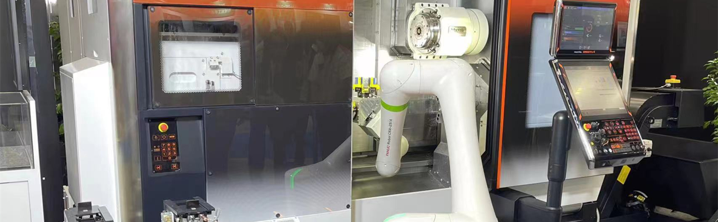 Machine de tournage CNC de précision opérée par un robot d'automatisation Machine de tournage CNC robotisée automatique pour composants de précision