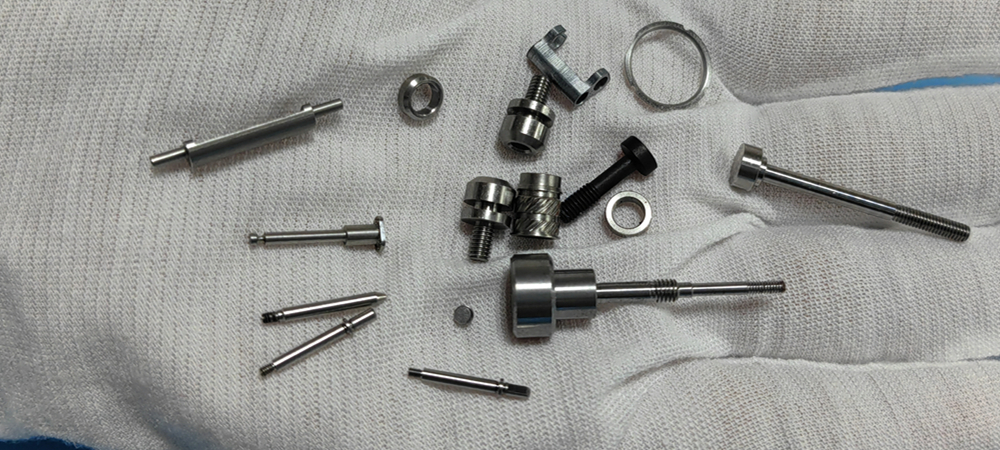 Usinage suisse de petits composants en titane pour applications de haute précision Petites pièces de précision en titane fabriquées par usinage suisse