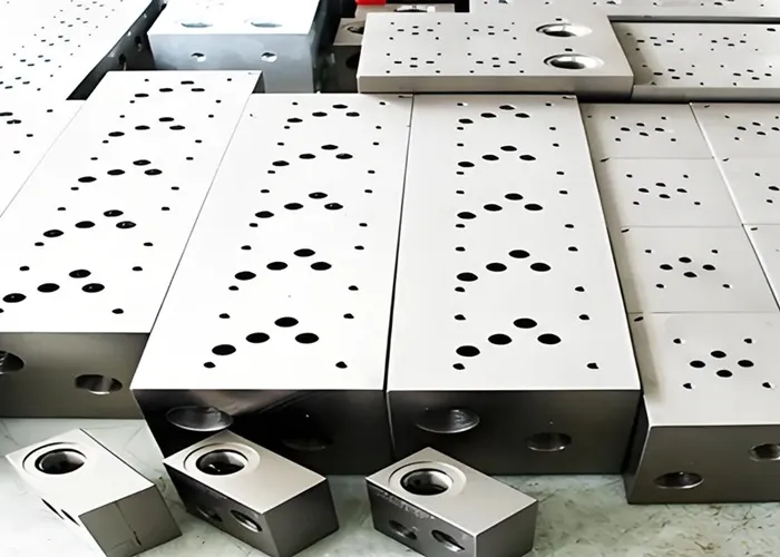 Le guide ultime des blocs collecteurs usinés par CNC : industries, matériaux et contrôle de précision