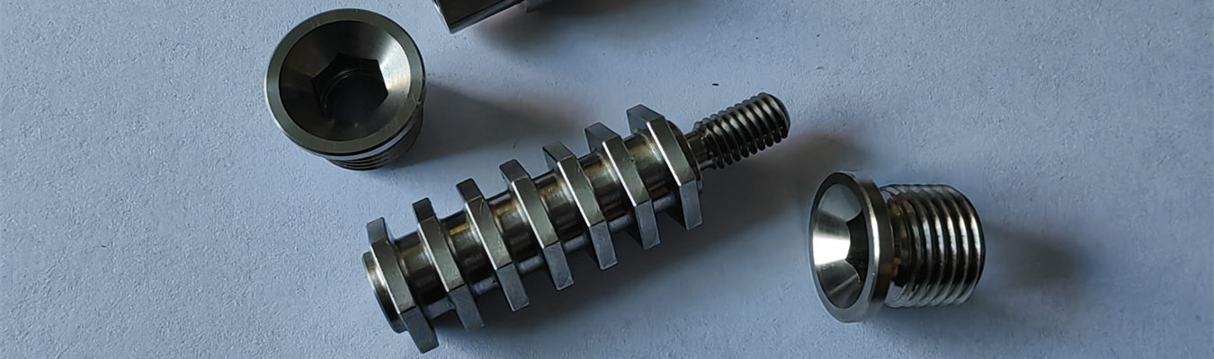 Services de fabrication de boulons personnalisés Fabrication de boulons personnalisés utilisant l'usinage CNC suisse et le filetage de précision pour fixations en acier inoxydable et alliages