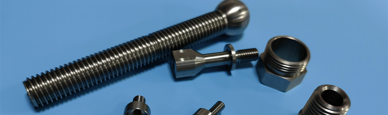 Arbres de précision en acier inoxydable – Usinage CNC à tolérance serrée Arbres de précision en acier inoxydable produits par usinage CNC suisse pour équipements médicaux, automobiles et industriels