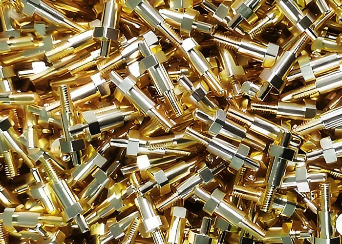 Usinage suisse pour broches de connecteurs : précision, conductivité et fiabilité du prototype à la production.