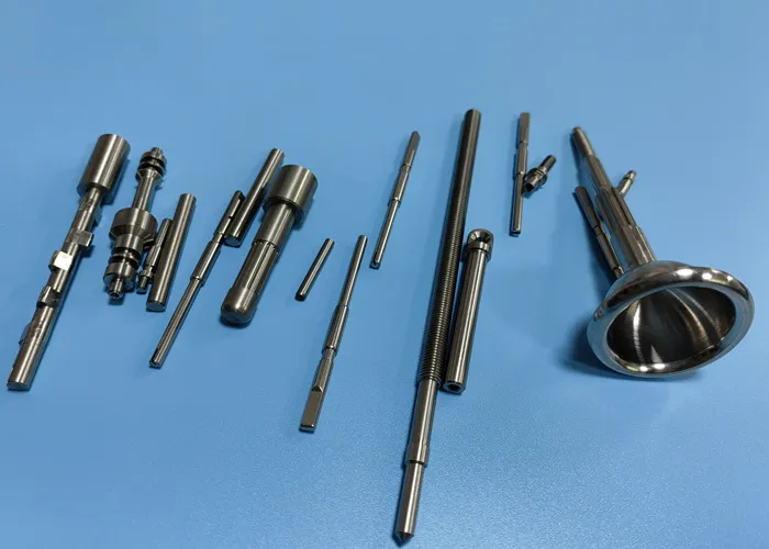 Usinage suisse pour arbres miniatures : tournage de micro-précision pour les applications médicales, robotiques et électroniques